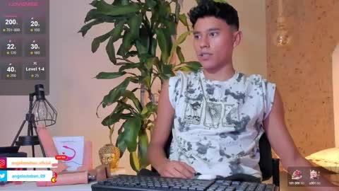 ngel Esteban  online show from February 2025 10:26:02 AM