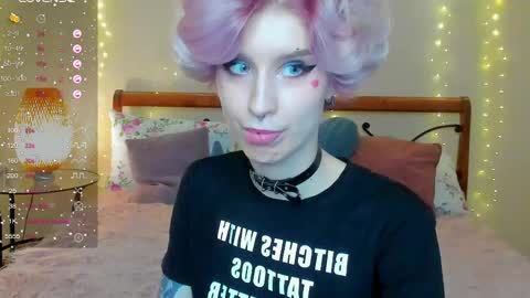 Snapshot of angel_julles chatting on June 2026 10:24:02 PM Angel Dust online show from June 2026 10:24:02 PM