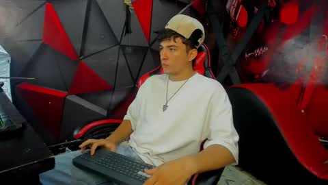 Angel online show from November 2025 09:25:02 PM