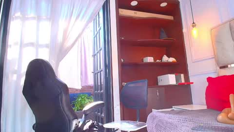 Nicolle  online show from January 2025 02:25:01 PM