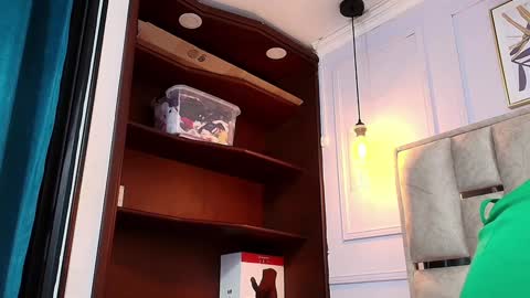 Nicolle  online show from February 2025 10:15:02 AM