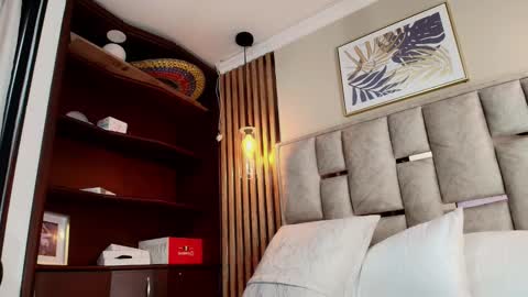 Nicolle  online show from September 2025 11:33:02 AM