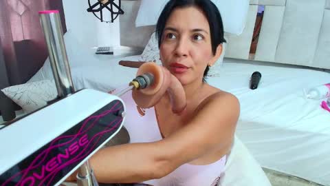 Nicolle  online show from October 2025 02:18:02 PM