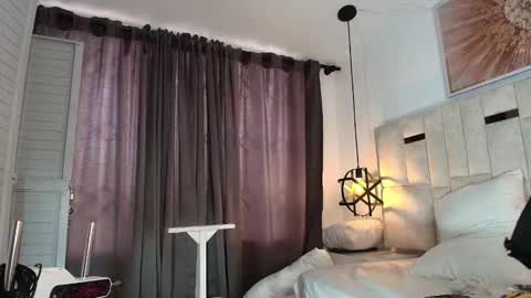 Nicolle  online show from October 2025 11:32:02 AM