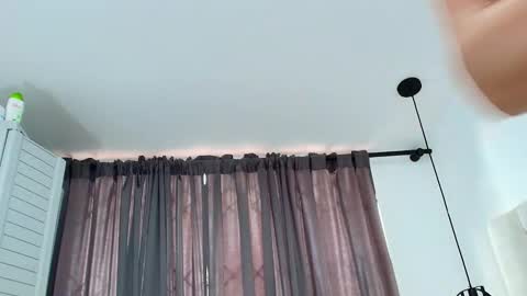 Nicolle  online show from October 2025 11:20:02 AM