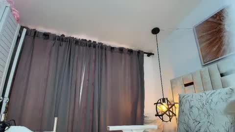 Nicolle  online show from November 2025 11:22:02 AM