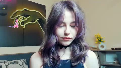 Snapshot of angel_to_burn chatting on June 2026 07:39:01 AM SofiaSofi online show from June 2026 07:39:01 AM