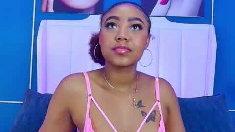 Snapshot of angela_robert chatting on October 2025 02:56:02 AM Angela Roberts online show from October 2025 02:56:02 AM