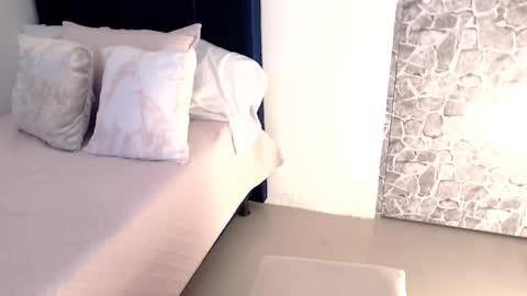 Angela online show from September 2025 06:31:02 PM