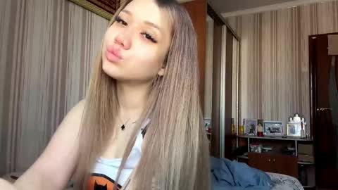 Snapshot of angelaribero chatting on April 2026 05:22:01 AM Angel online show from April 2026 05:22:01 AM