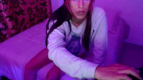 Snapshot of angele_johnson chatting on February 2025 05:09:02 AM angele online show from February 2025 05:09:02 AM