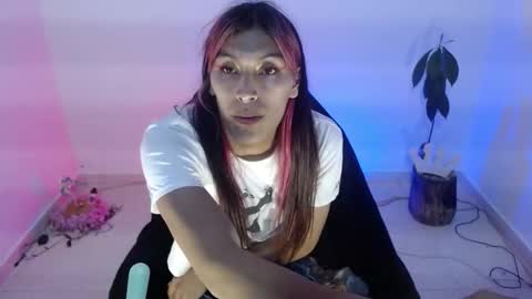 Snapshot of angele_johnson chatting on November 2025 06:23:02 PM angele online show from November 2025 06:23:02 PM