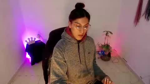 Snapshot of angele_johnson chatting on July 2026 06:14:02 PM angele online show from July 2026 06:14:02 PM