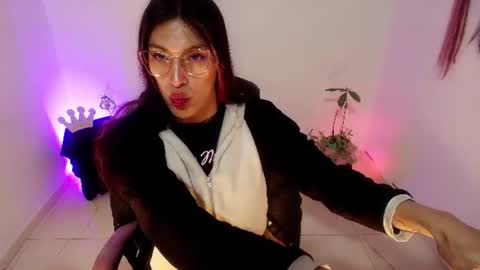 Snapshot of angele_johnson chatting on July 2026 07:17:02 PM angele online show from July 2026 07:17:02 PM
