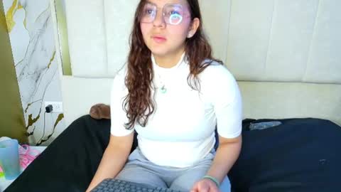 Snapshot of angeles_azul chatting on June 2026 12:10:02 AM angel online show from June 2026 12:10:02 AM