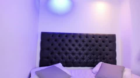 Angeli online show from September 2025 10:51:01 AM