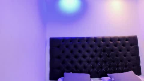 Angeli online show from November 2025 11:00:01 AM