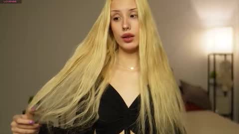 angelic_lynn online show from December 2025 11:26:02 AM