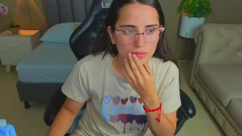 Snapshot of angelica_dymond chatting on May 2026 07:44:01 PM A N G E L I C A online show from May 2026 07:44:01 PM