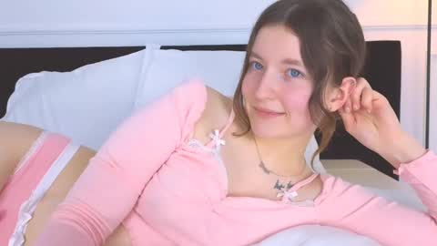 Snapshot of angelicmoon chatting on December 2024 05:56:01 AM Angelic online show from December 2024 05:56:01 AM