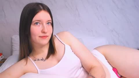 Snapshot of angelicmoon chatting on January 2025 06:46:01 AM Angelic online show from January 2025 06:46:01 AM