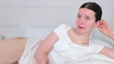 Snapshot of angelicmoon chatting on February 2025 02:49:01 AM Angelic online show from February 2025 02:49:01 AM