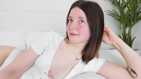 Snapshot of angelicmoon chatting on February 2025 06:15:02 AM Angelic online show from February 2025 06:15:02 AM