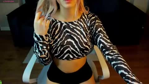 Snapshot of angelina_becker chatting on April 2026 01:19:01 AM Angelina online show from April 2026 01:19:01 AM