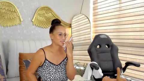 Snapshot of angelina_ruspoli chatting on May 2026 07:04:01 PM Angelina online show from May 2026 07:04:01 PM