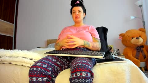 Snapshot of angelinacht chatting on December 2024 08:11:02 AM Angelina online show from December 2024 08:11:02 AM