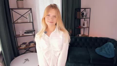 Snapshot of angelinahass chatting on May 2026 09:06:02 AM Alice WOW online show from May 2026 09:06:02 AM