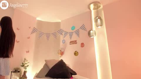 Angeline  online show from October 2025 11:40:02 AM