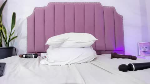 Angeline online show from January 2025 10:42:01 PM