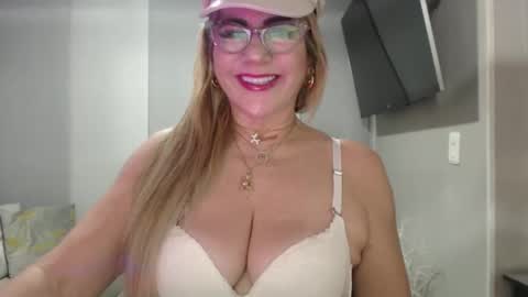 angelinna_12 online show from October 2025 03:23:02 AM