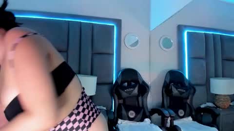 Angelique Muller  online show from November 2025 09:15:02 PM