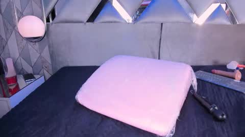 Angelique online show from October 2025 11:05:01 AM