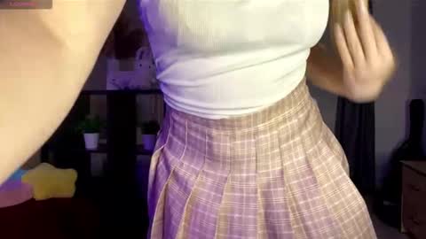 Snapshot of angelkissmee chatting on October 2025 03:22:02 PM angelkissmee online show from October 2025 03:22:02 PM