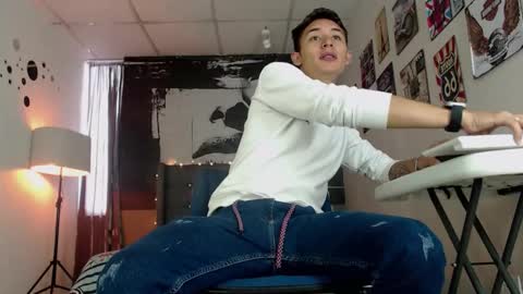 Angel online show from November 2025 07:46:02 PM