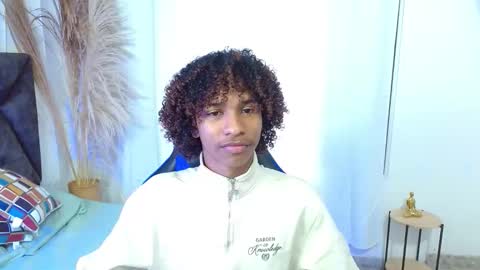 Angel online show from December 2025 09:44:02 PM