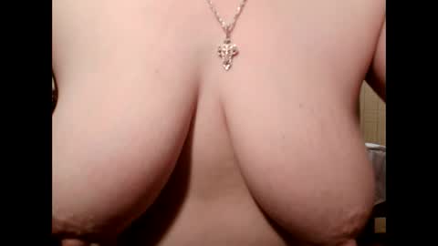 Snapshot of angelleah chatting on October 2025 05:50:01 AM angelleah online show from October 2025 05:50:01 AM