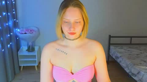 Cutie online show from November 2025 09:00:02 AM