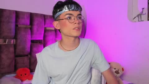 Snapshot of angelocute_ chatting on January 2025 04:22:02 AM Angelo I work from home this is my room online show from January 2025 04:22:02 AM