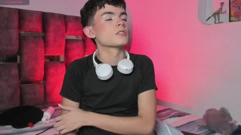 Snapshot of angelocute_ chatting on January 2025 05:37:02 AM Angelo I work from home this is my room online show from January 2025 05:37:02 AM