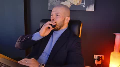 Snapshot of angeloeric chatting on November 2025 11:43:02 AM BlackWolf online show from November 2025 11:43:02 AM