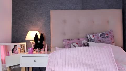 Angela online show from January 2025 12:43:02 PM