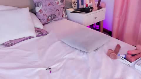 Angela online show from November 2025 05:04:02 PM