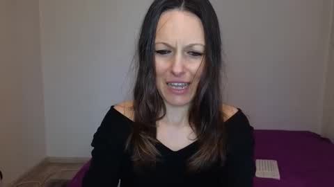 Giulia online show from March 2026 12:30:01 PM