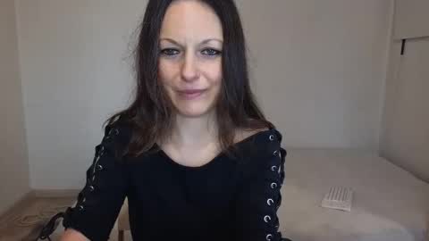 Giulia online show from April 2026 12:03:02 PM