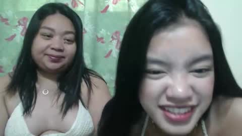 Snapshot of angelxmills chatting on February 2026 11:12:01 PM angelxmills online show from February 2026 11:12:01 PM