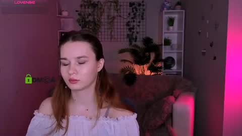 Snapshot of angie_foxy chatting on June 2026 07:23:02 PM Angle online show from June 2026 07:23:02 PM